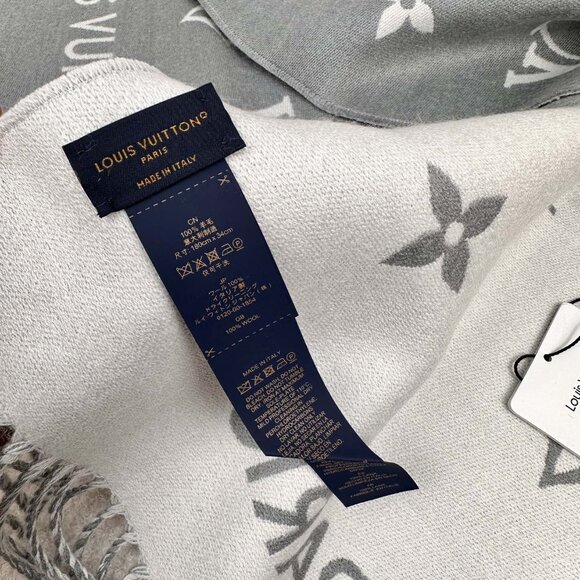 ✅✅Louis Vuitton scarf - Picture 5 of 8